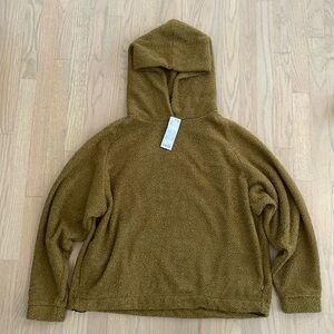 NWT fuzzy hoodie urban outfitters men’s size small